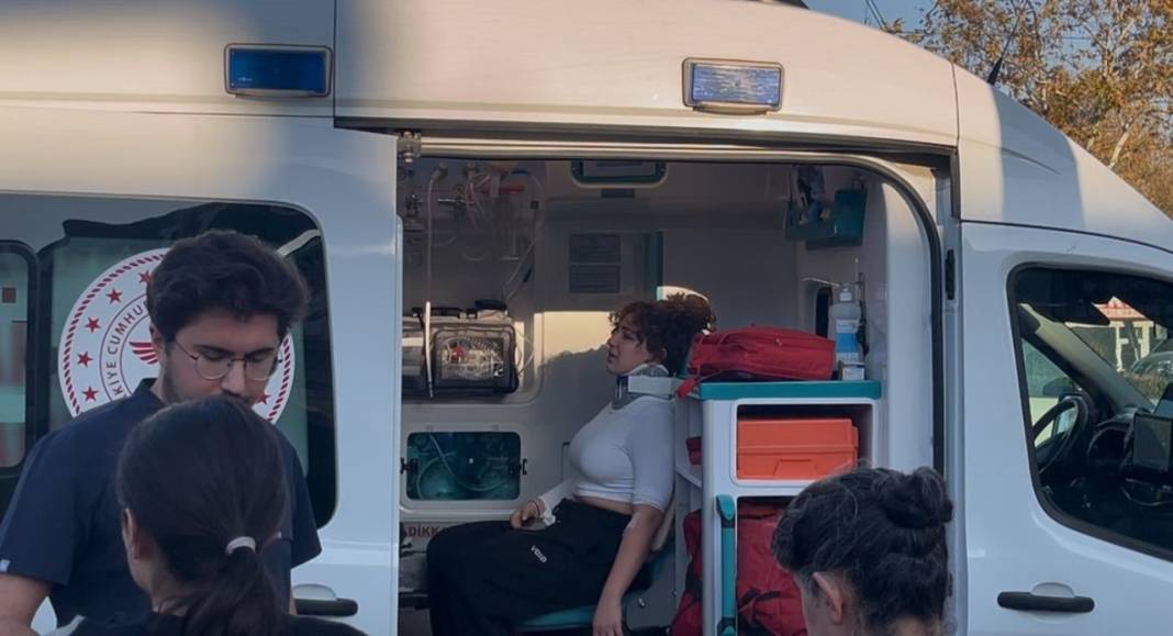 Bursa'da araba yarışı yapan iki maganda 13 kişiyi yaraladı 5